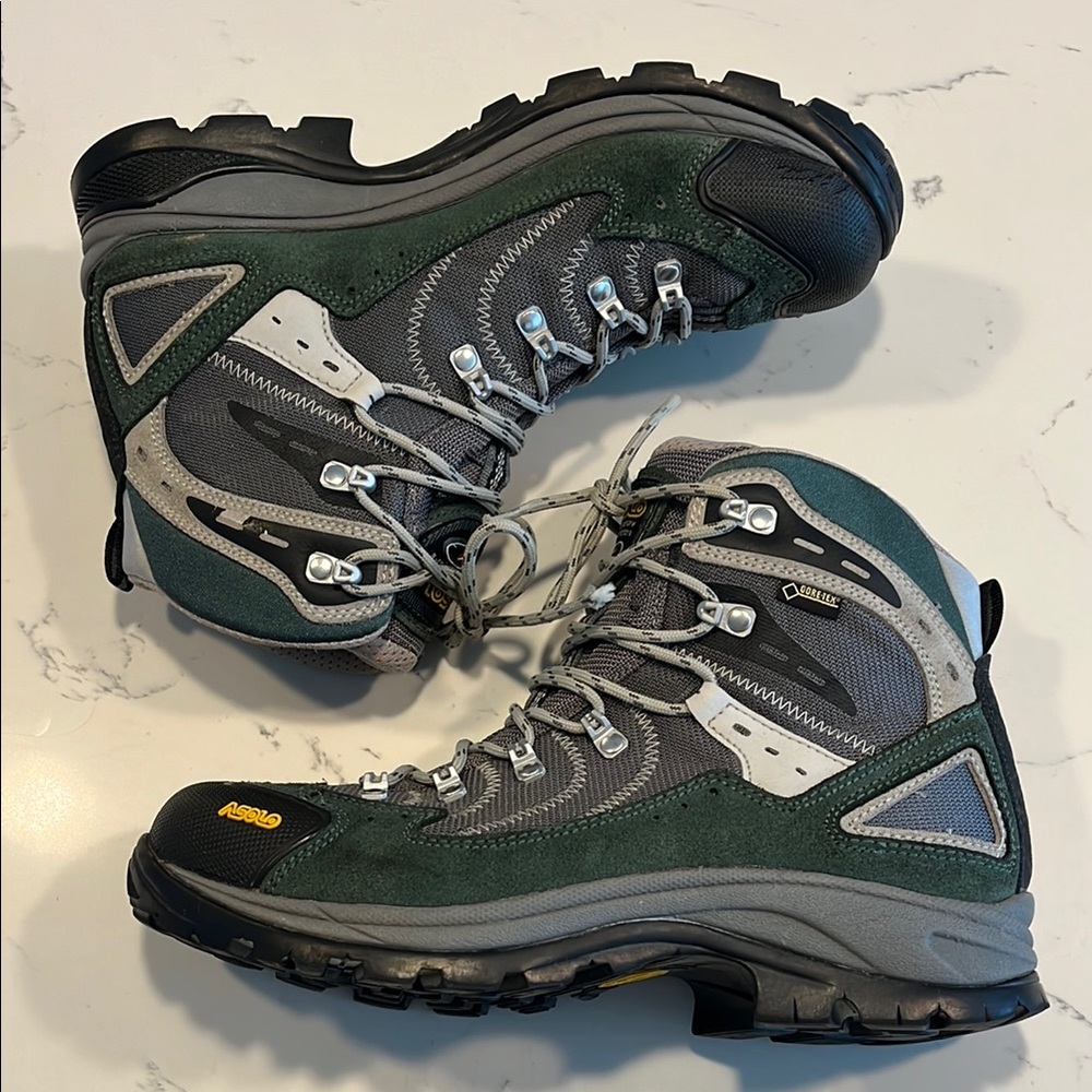 Women’s ASOLO Gore-Tex Hiking High Boots - Size: 8.5